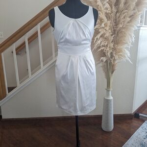 Elegant White Sleeveless Dress